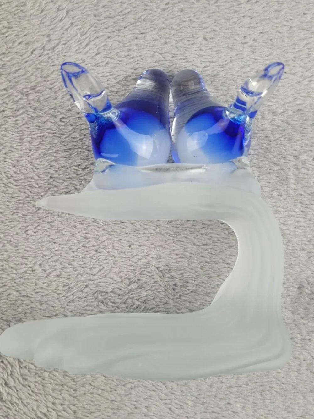 Vtg Hand Blown Art Glass Lovebirds Bluebirds Frosted Satin Wave Glass Figurine
